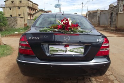 DREAM S CAR :location tete de cortegeMERCEDES E270 Miniature 1