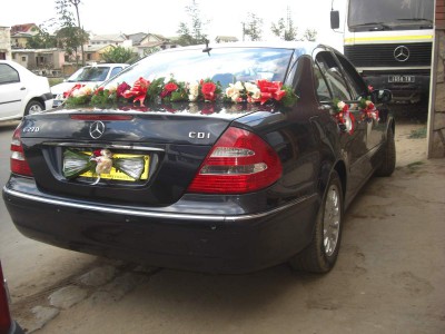 DREAM S CAR :location tete de cortegeMERCEDES E270 Miniature 1